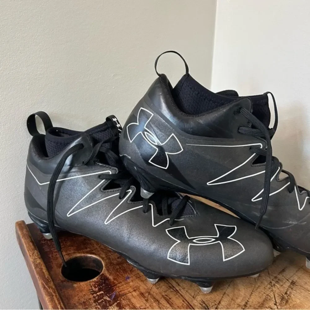 Under Armour Men's 13 Nitro Low Top Football Athletic Cleats Sporty Blokecore